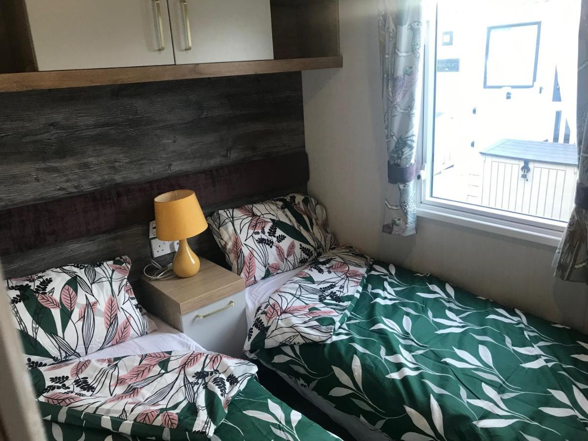 Flamingo Land Private Caravan - No 8 Cedarwood Hotel Kirby Misperton Ngoại thất bức ảnh